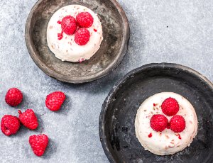 Panna cotta met frambozen