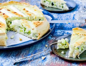 hartige taart met witte asperges