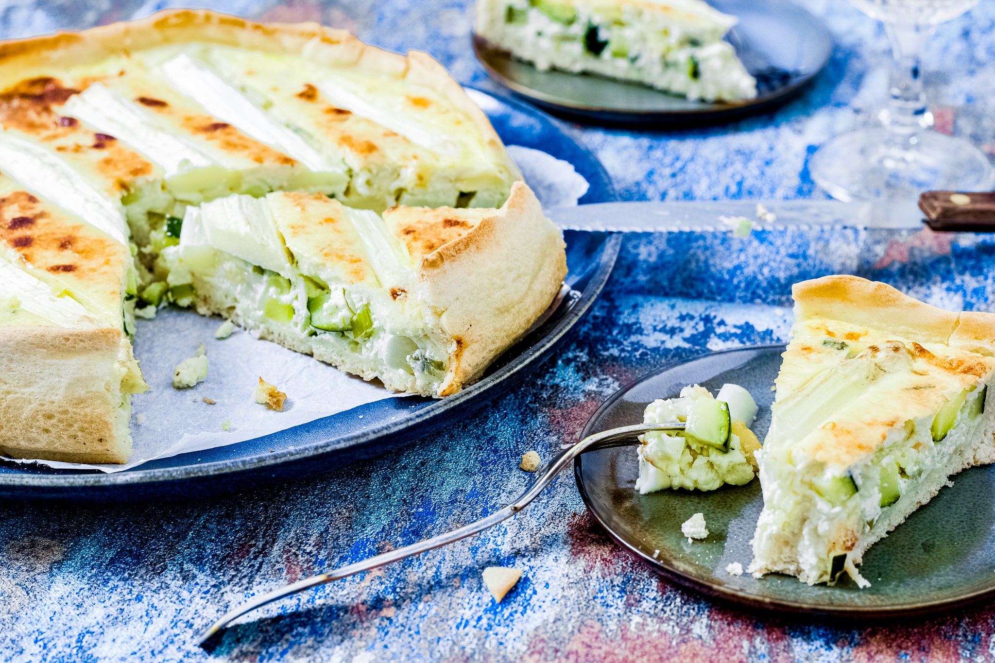 Hartige taart met witte asperges