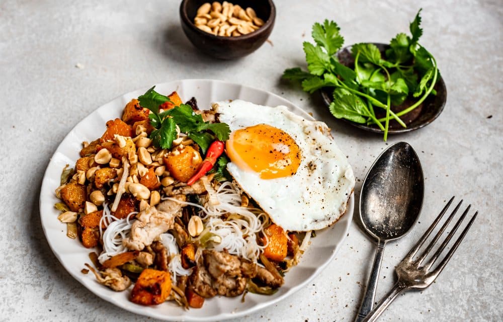 Mihoen pad Thai met geroosterde pompoen