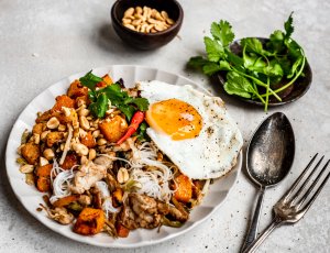 Mihoen pad Thai met geroosterde pompoen