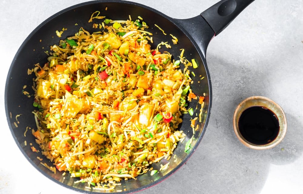 Gebakken rijst met ananas