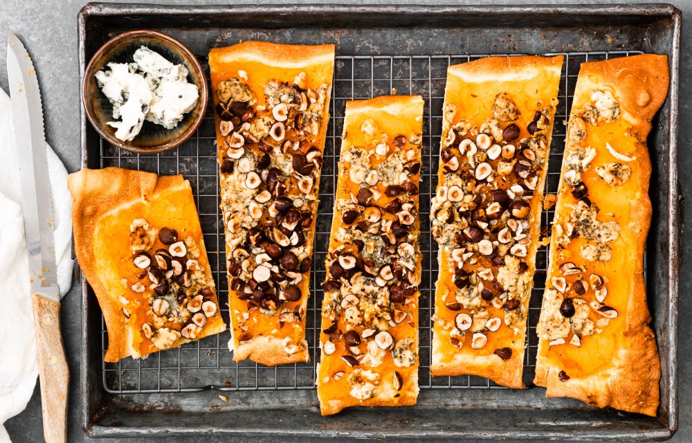 Flammkuchen met pompoen en blauwe kaas