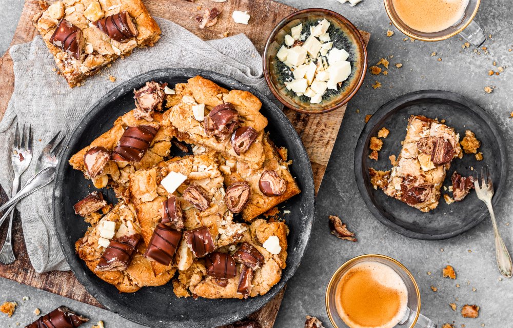 Kinder bueno cookie bars