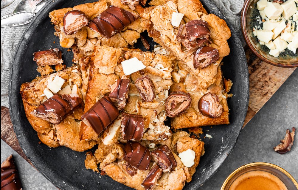 Kinder bueno cookie bars