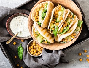 Pitabroodjes met geroosterde kikkererwten