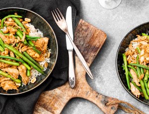 Rijst met pulled chicken en boontjes