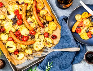 Traybake met chipolataworstjes