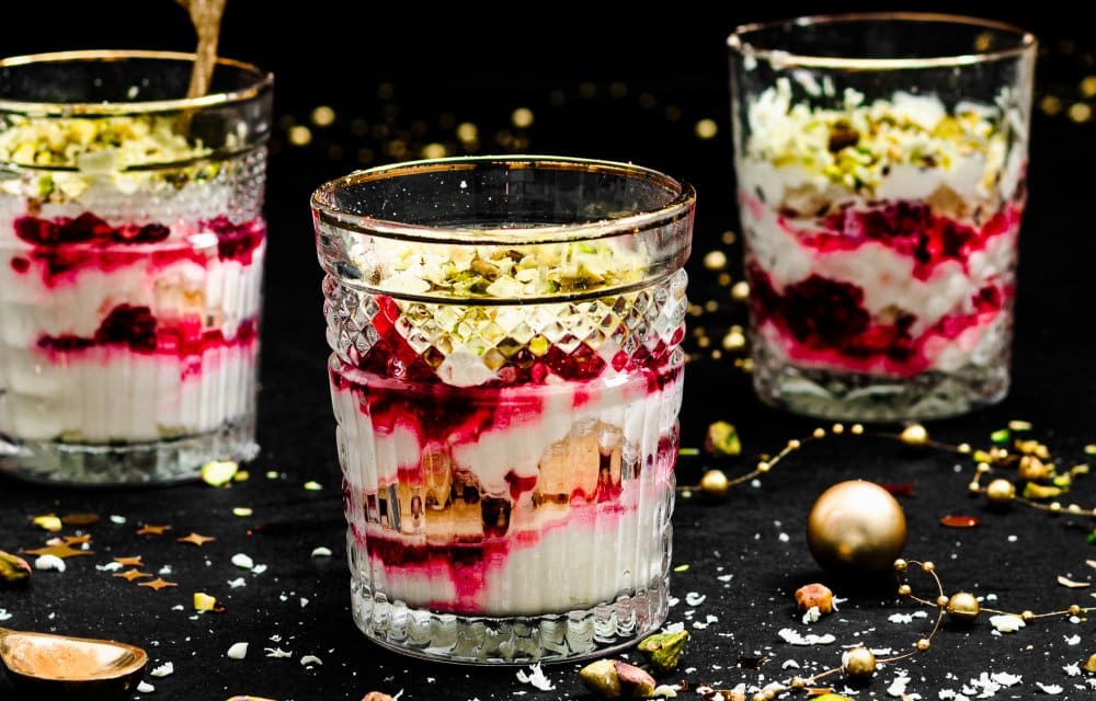 Eton mess met frambozen en pistachenoten