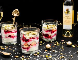 Eton mess met frambozen en pistachenoten