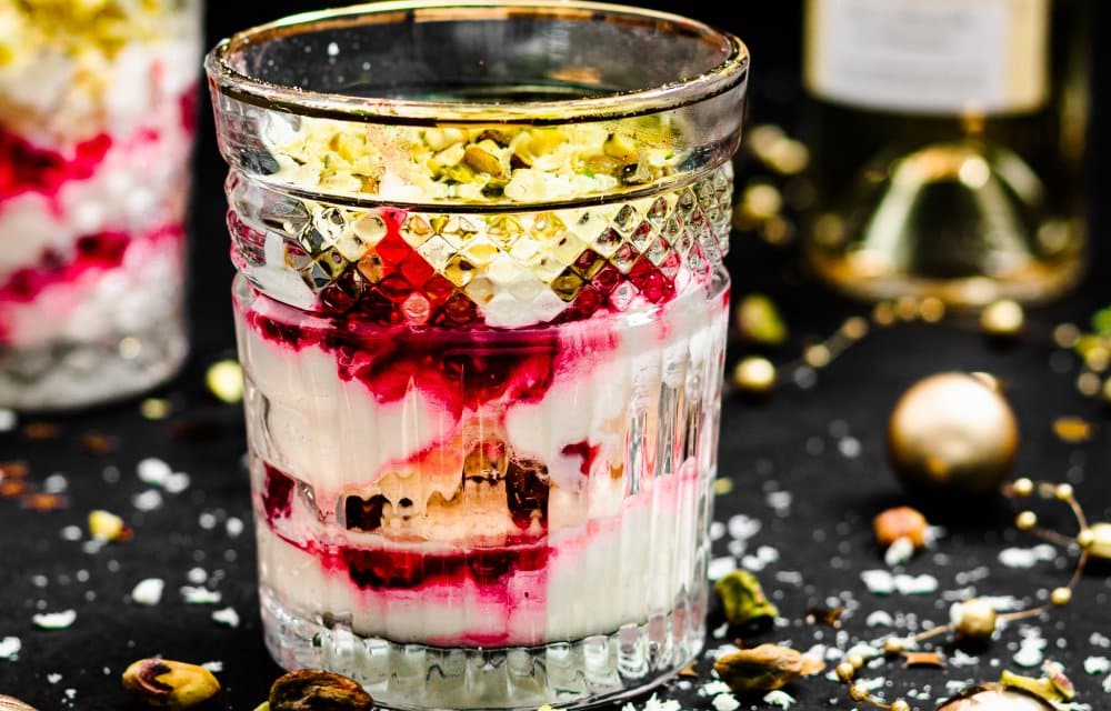 Eton mess met frambozen en pistachenoten