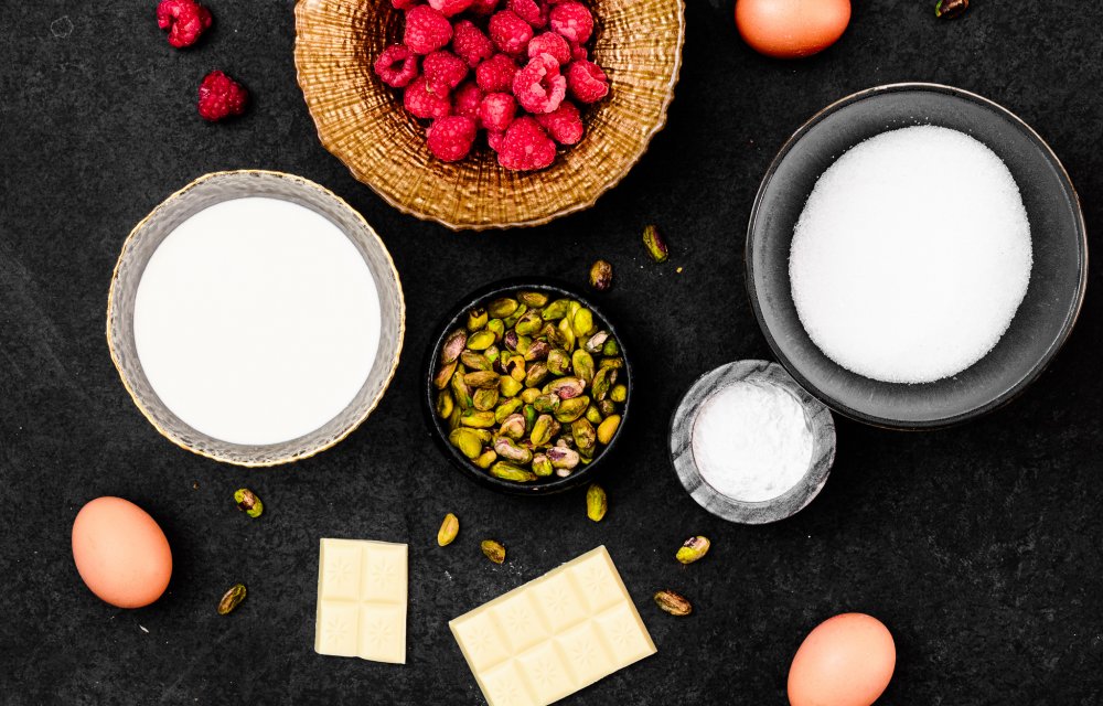 Eton mess met frambozen en pistachenoten