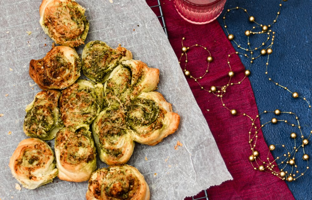 Kerstboom bladerdeeg pesto en kaas