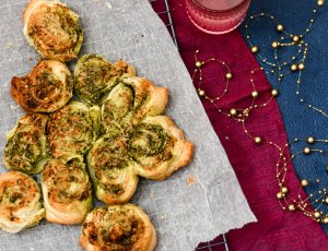 Kerstboom bladerdeeg pesto en kaas