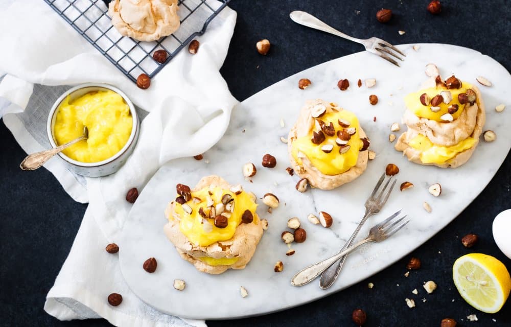 Citroenpavlova met hazelnoten