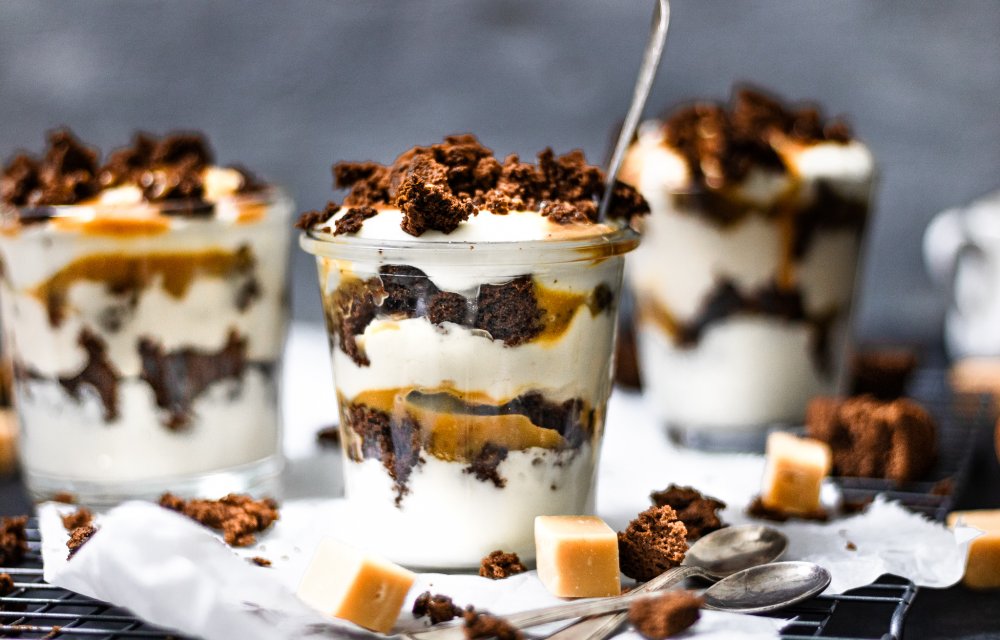 Karamel-zeezout brownie triffle