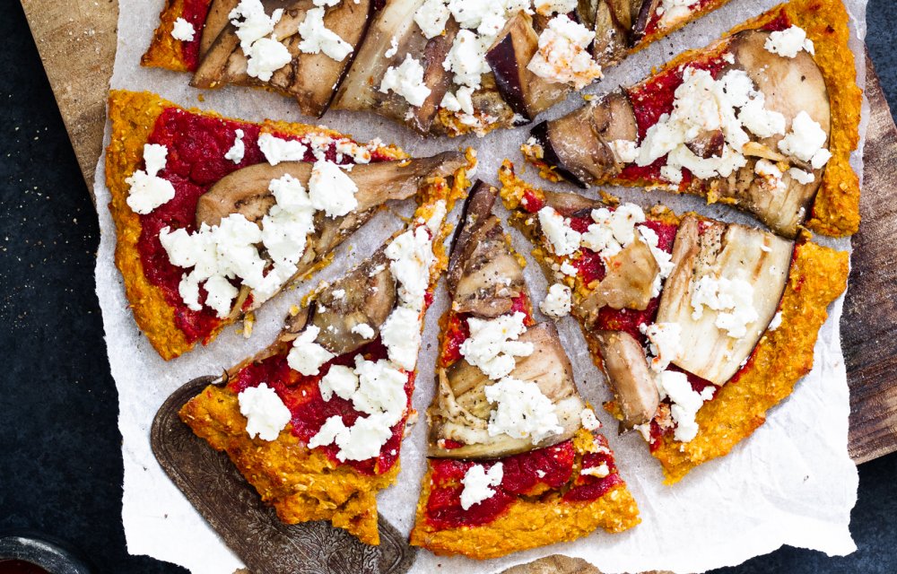 zoete aardappel pizza met aubergine
