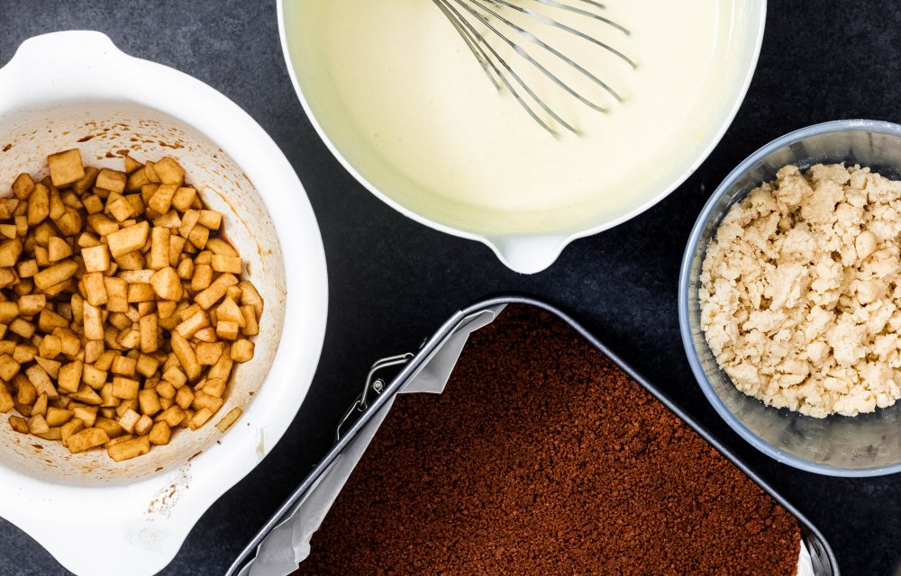 Apple crumble cheesecake bars-2