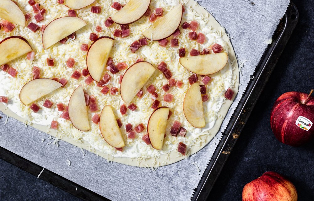 Flammkuchen met appel, spek en kaas_002
