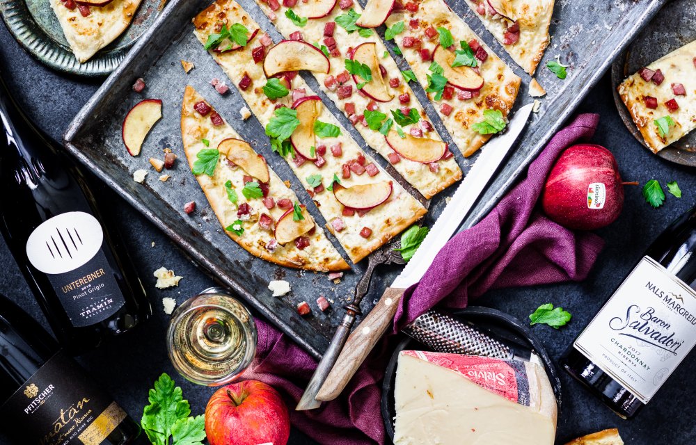 Flammkuchen met appel, spek en kaas