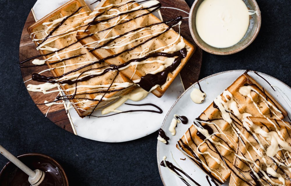 Klassieke wafels met chocolade drizzle