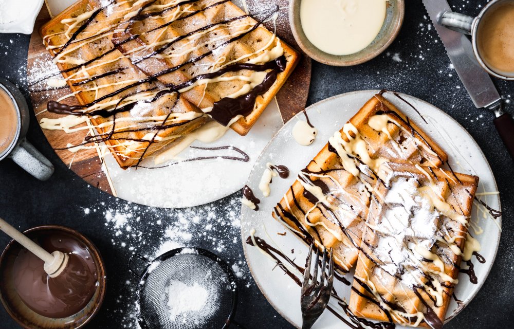 Klassieke wafels met chocolade drizzle