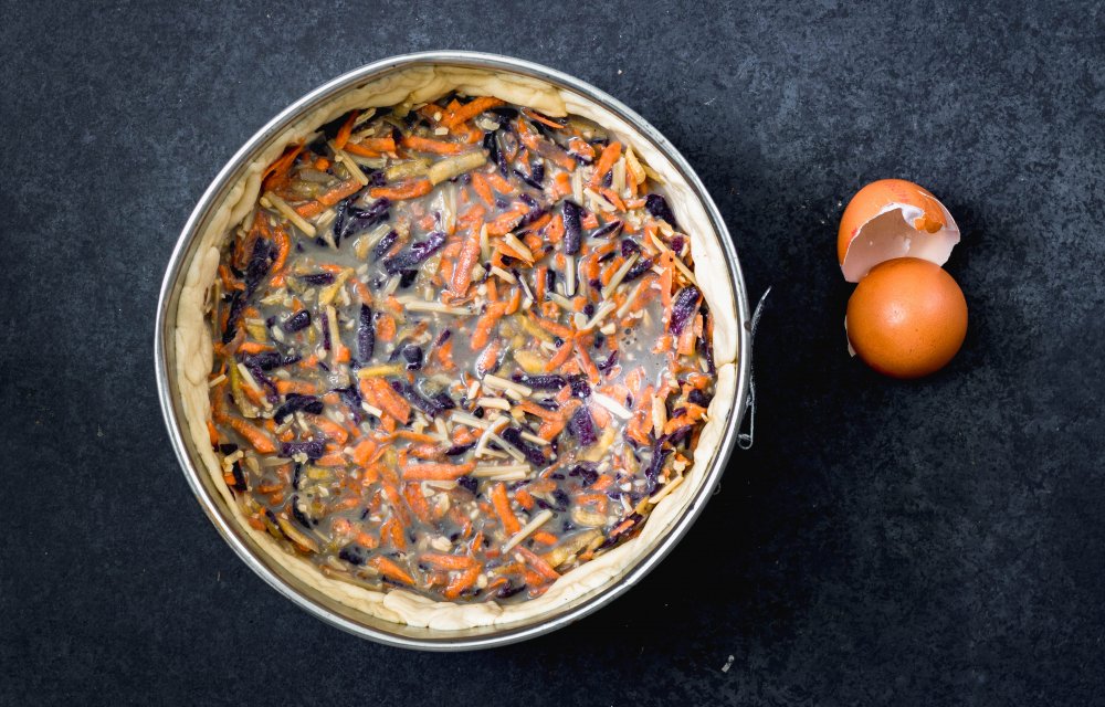 Kleurrijke wortelquiche