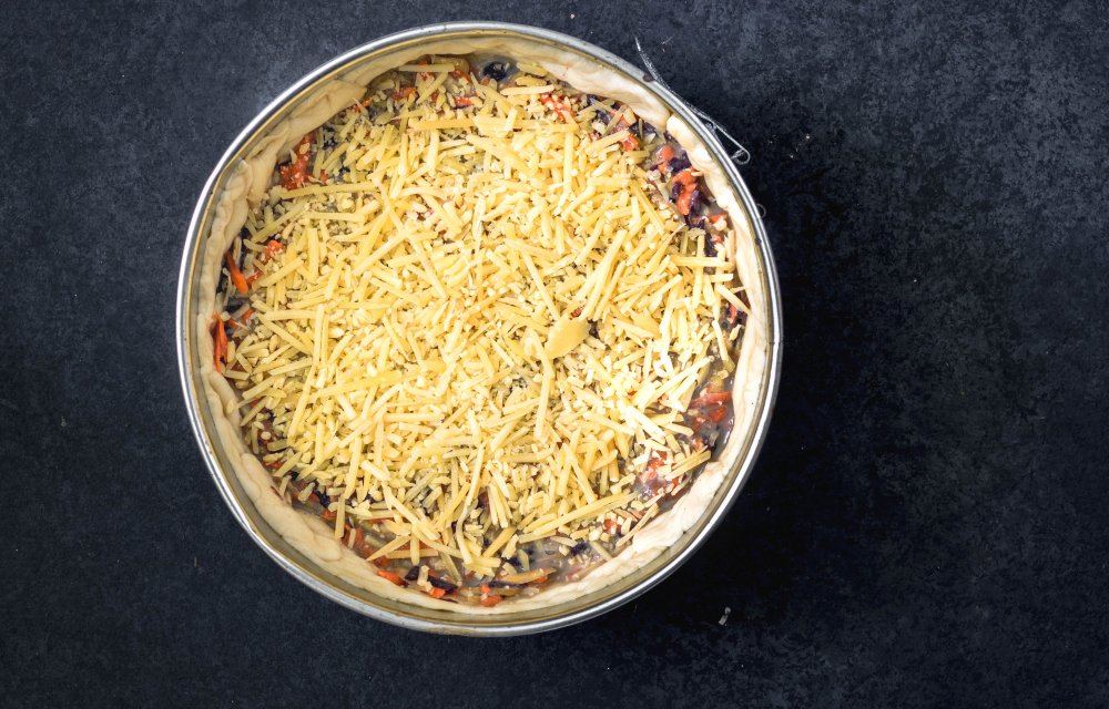 Kleurrijke wortelquiche