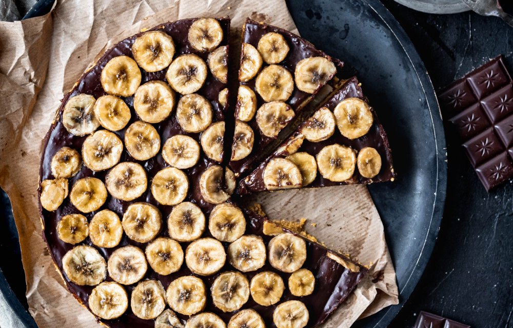 Chocoladetaart met gekarameliseerde banaan