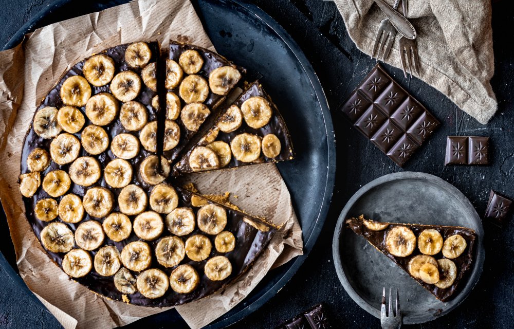 Chocoladetaart met gekarameliseerde banaan