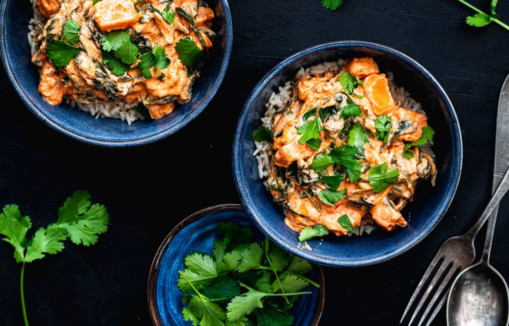 Gezondere curry met zoete aardappel en spinazie