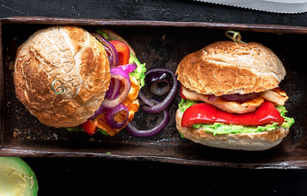 Halloumiburger met avocado