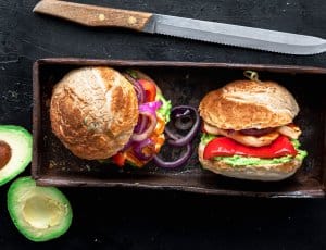 Halloumiburger met avocado