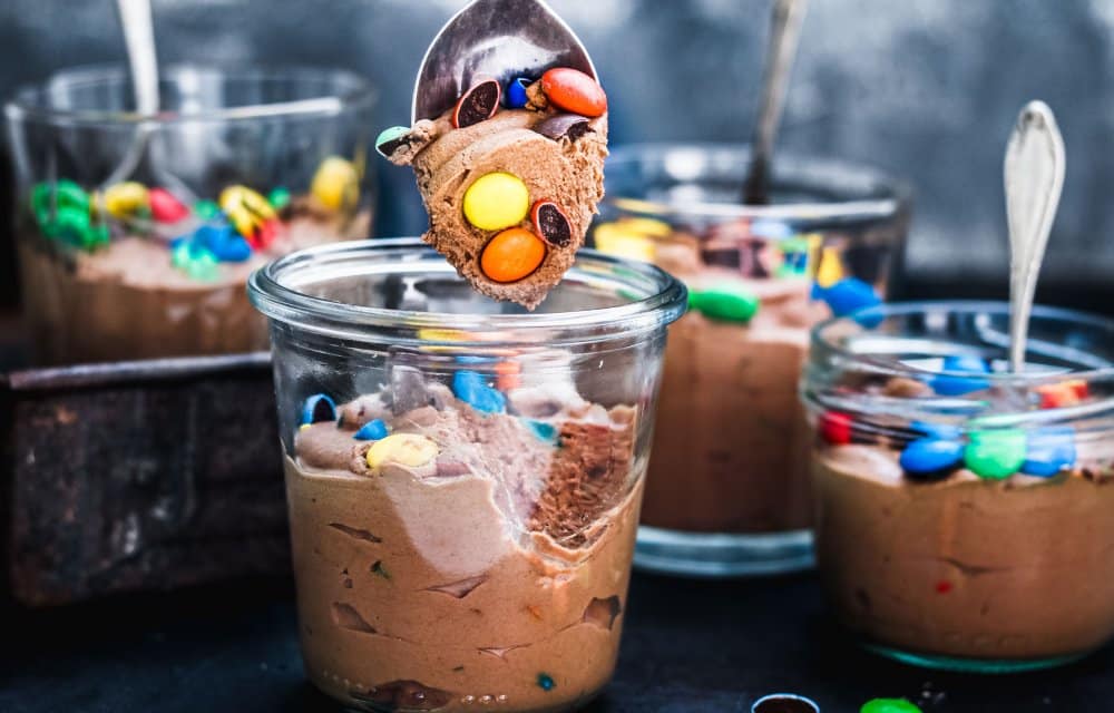 Simpele chocolademousse met M&M's