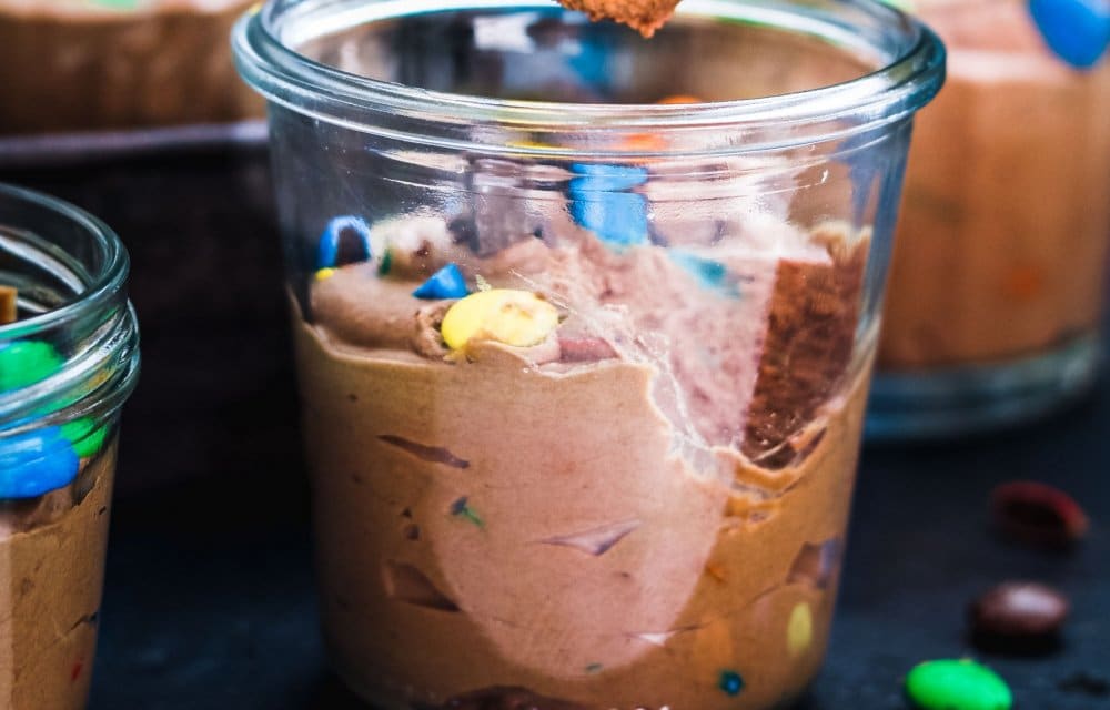 Simpele chocolademousse met M&M's
