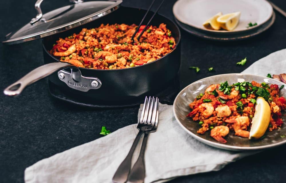 One pot paella met kip en garnalen