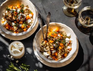 Parelcouscous salade met gegrilde groenten en feta-eindfoto