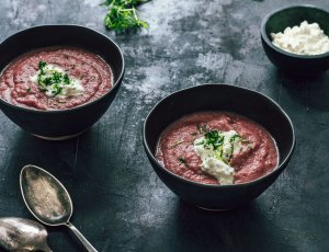 Bloemkoolsoep met rode biet