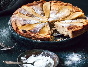 Boterkoek met gekarameliseerde peer