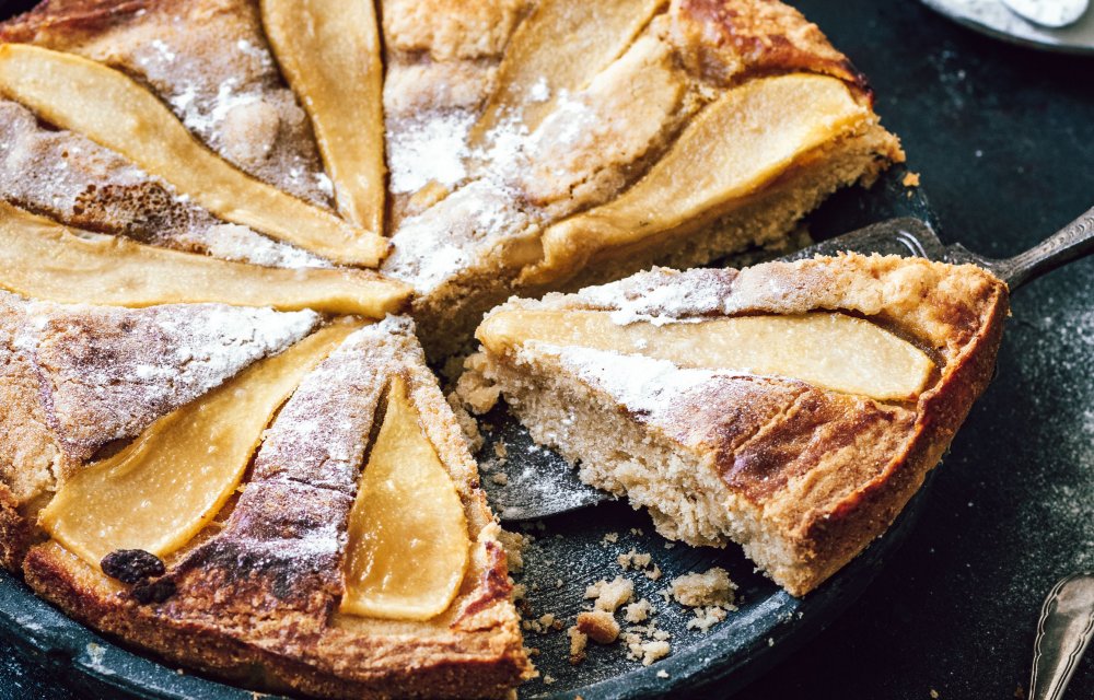 Boterkoek met gekarameliseerde peer
