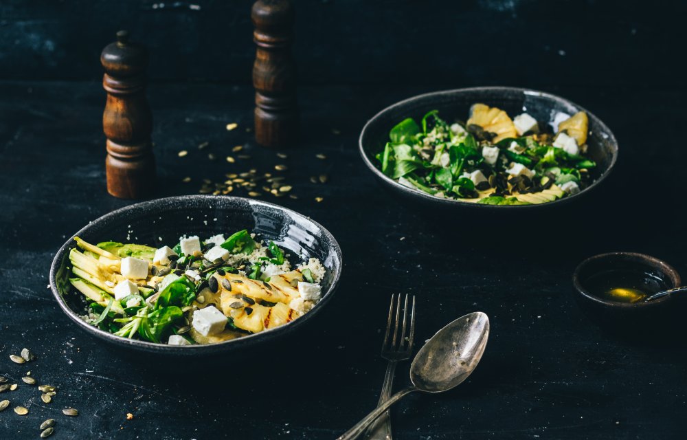 Couscoussalade met gegrilde ananas, avocado en feta