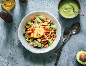 Orzobowl met halloumi