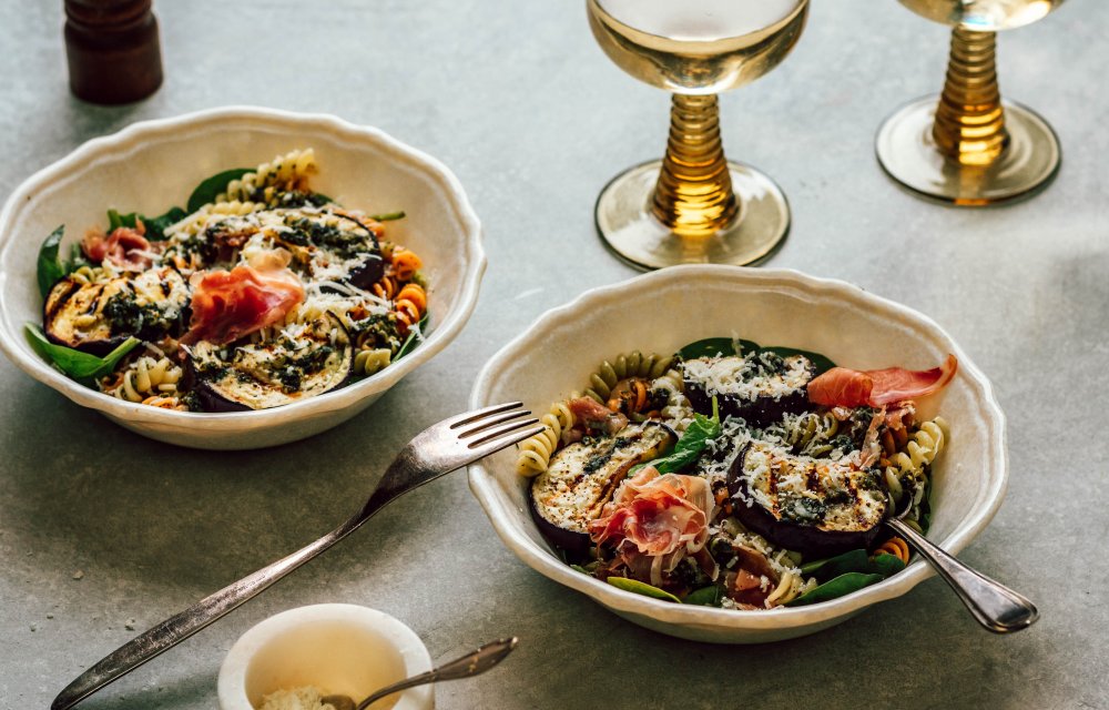 Pastasalade met aubergine en rauwe ham