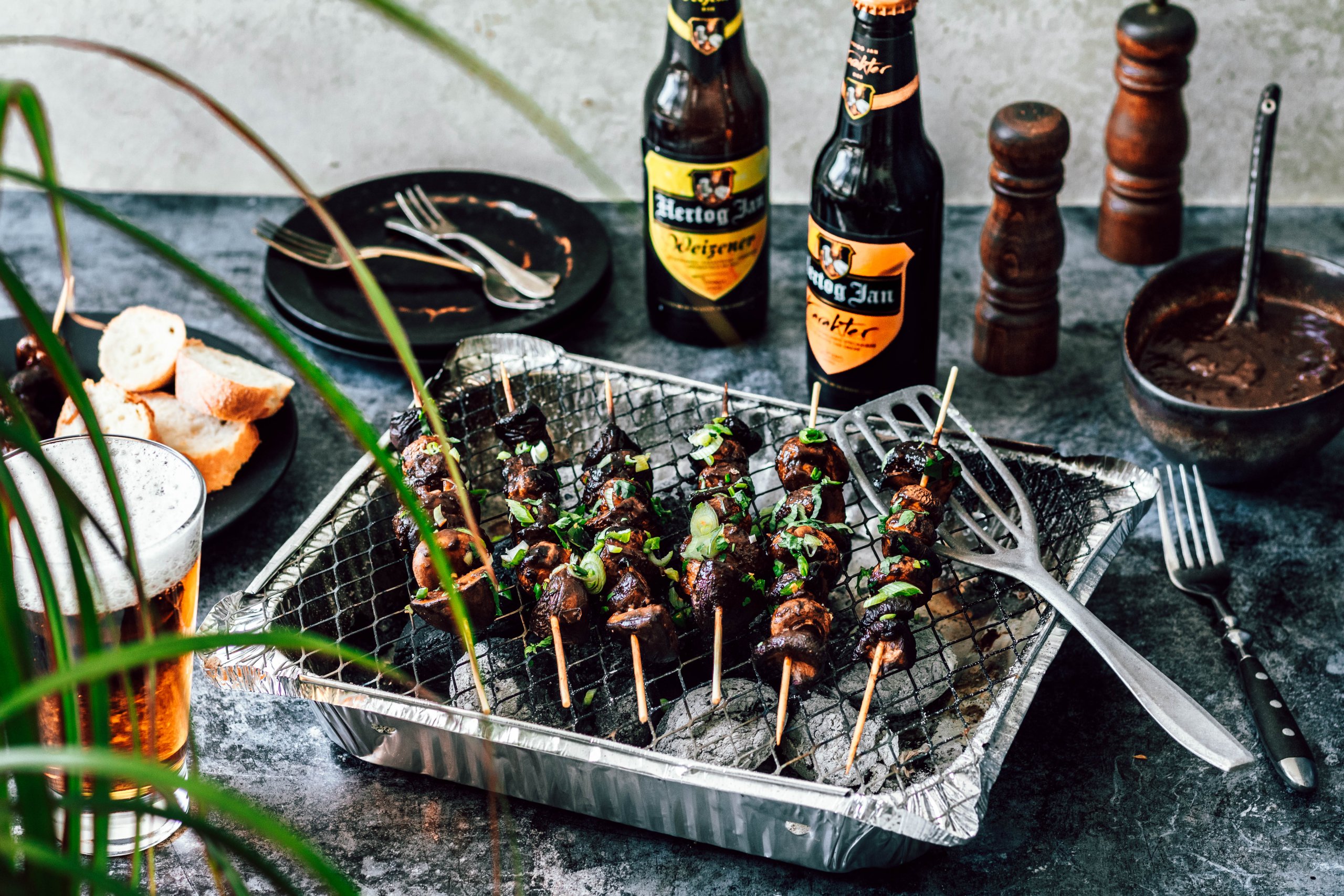 Vega spiesjes van gemarineerde paddenstoelen