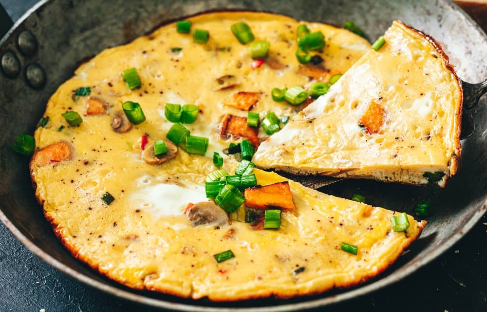 pittige boerenomelet met zoete aardappel