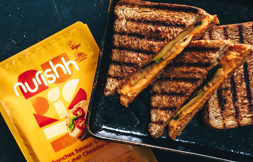 Vegan tosti met courgette en harissa