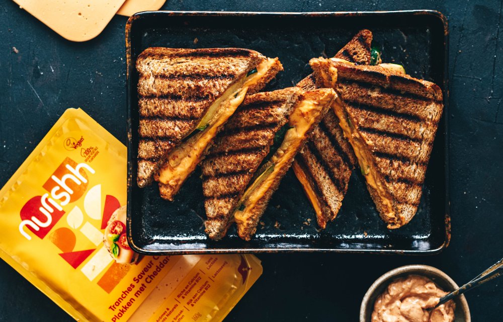 Vegan tosti met courgette en harissa