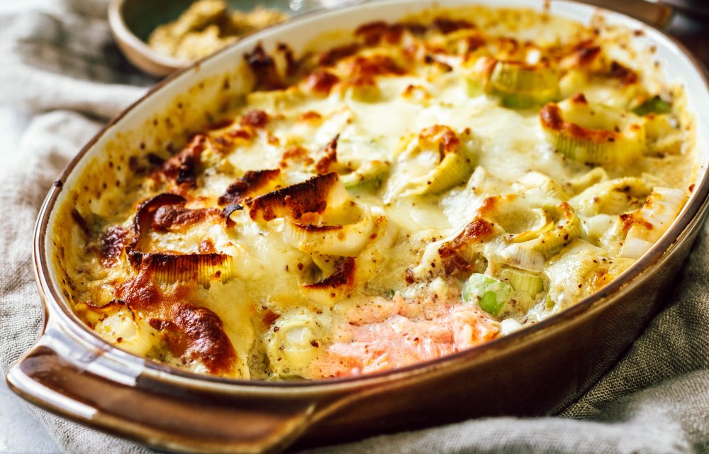 Zomerse zalmschotel met prei