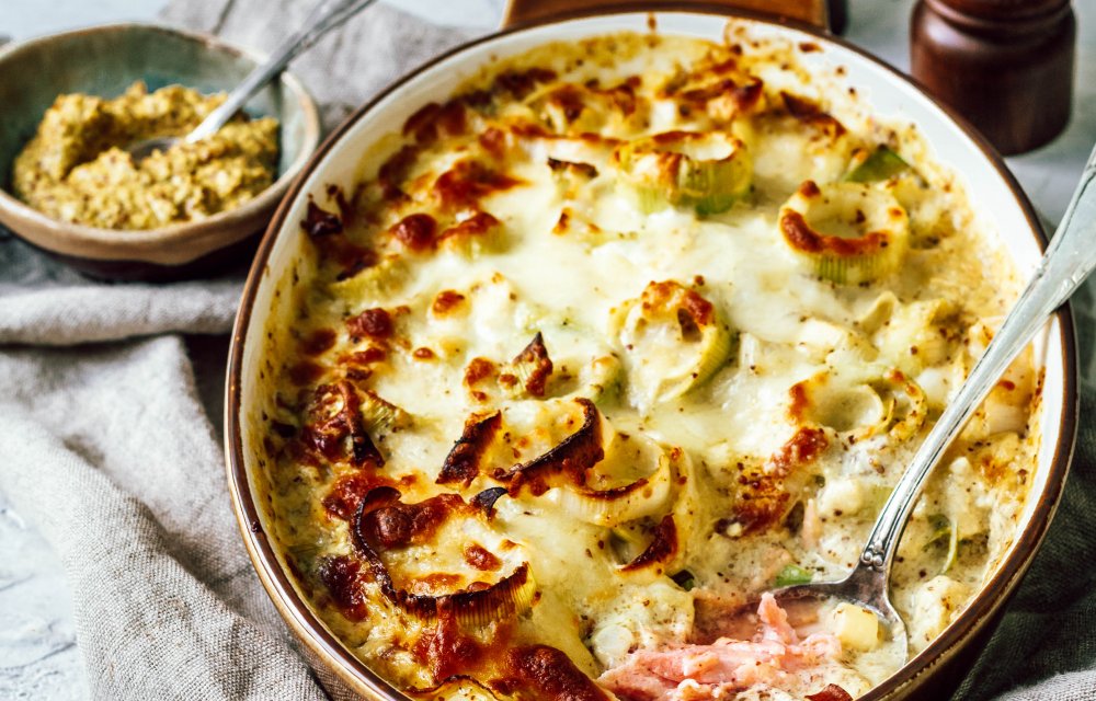 Zomerse zalmschotel met prei