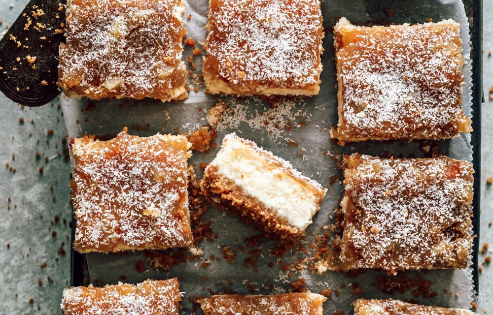 Piña colada cheesecake bars